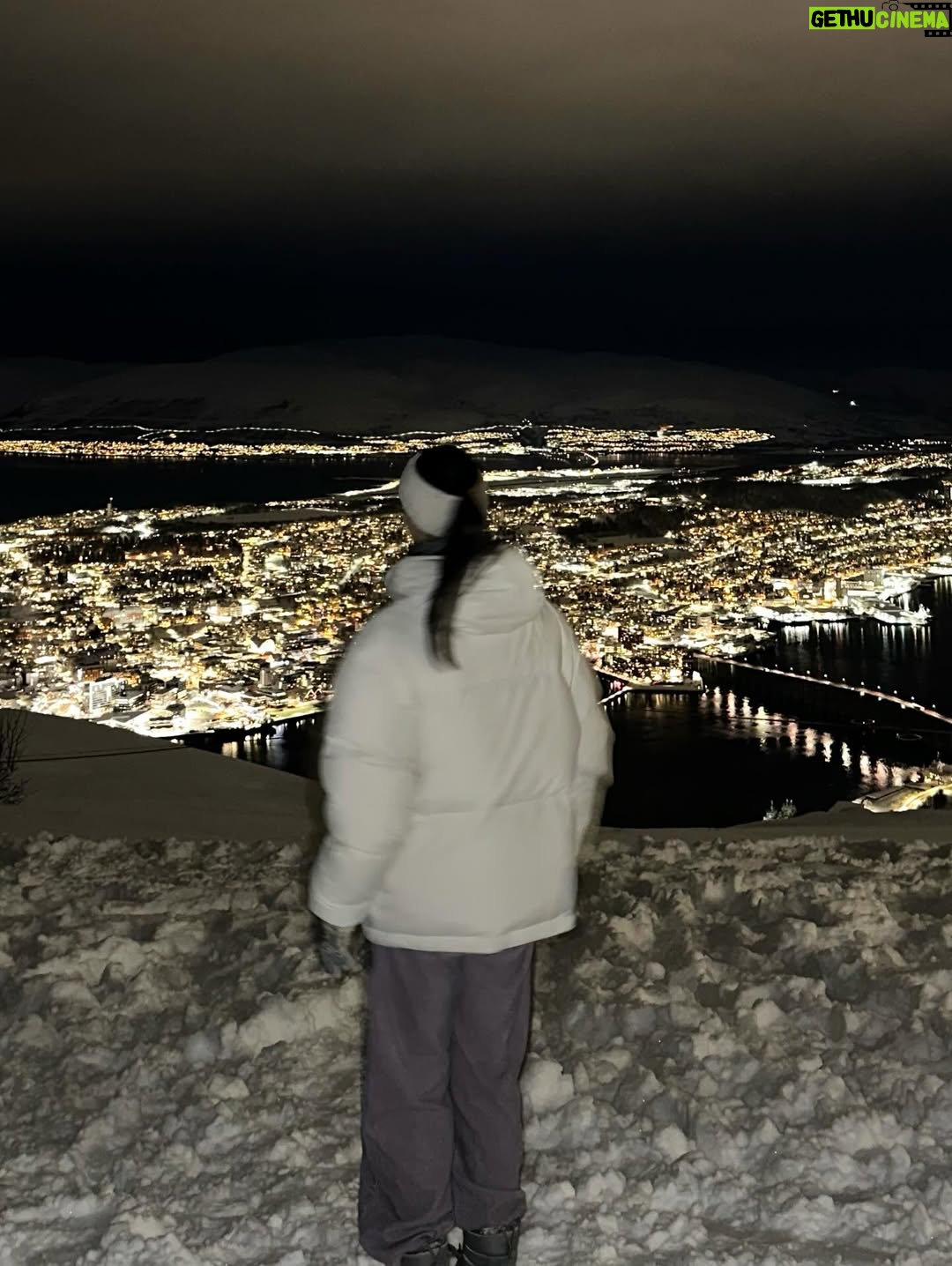 Ahn Eun-jin - 423.9K Likes - Northern Lights 🌌✨