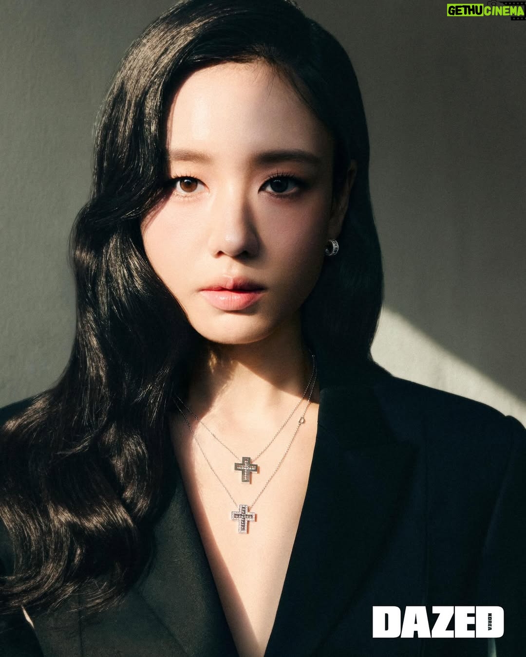 Ahn Eun-jin - 352.2K Likes - @dazedkorea 그리고 @damianiofficial ✨