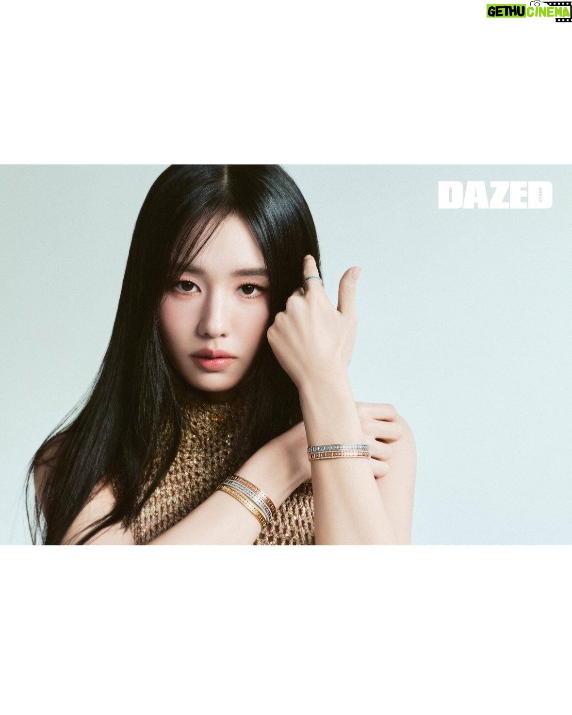 Ahn Eun-jin - 352.2K Likes - @dazedkorea 그리고 @damianiofficial ✨
