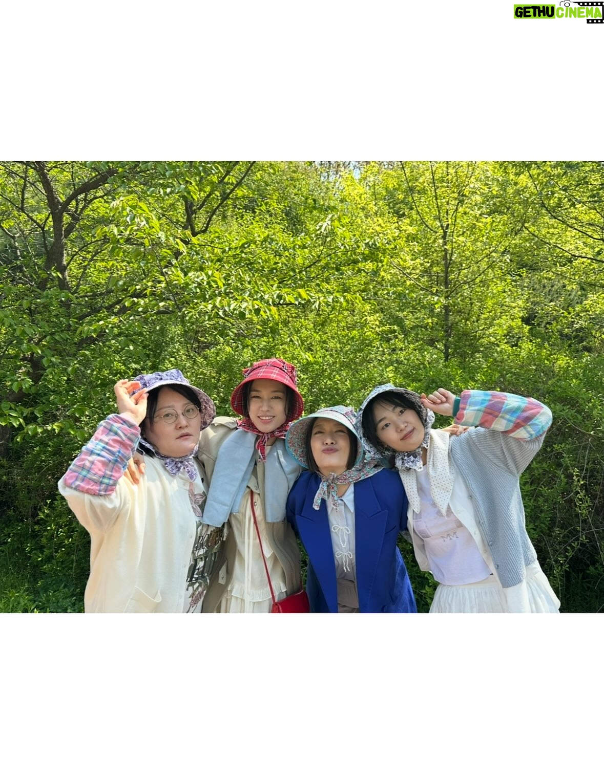 Ahn Eun-jin - 443.6K Likes - 마더TF팀 모이모이🌿