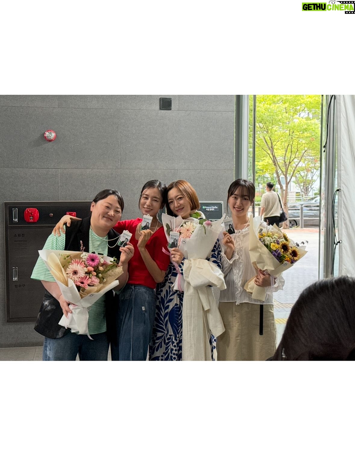 Ahn Eun-jin - 443.6K Likes - 마더TF팀 모이모이🌿