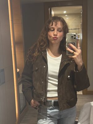Ahsen Eroğlu Instagram - Güle güle 2025 hadi canım 👋 daha güzel günlere yer açalım hadi olduu… 🙋🏼‍♀️ 💛🩶🤎