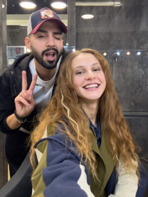 Ahsen Eroğlu Instagram - Ah leyleklerin dostu serseri Çidom sana veda etmek de varmış. Fotoğrafta olmayan, kamera önü/arkası tüm ekibe kocaman bir teşekkür borçluyum. Uzun soluklu olmasa da birbirimize çok değerli bir arkadaşlık bıraktık geride. Sizi seviyorum canlarım 🫶🏼❤️ 🕊️🪿

#RüyaGibisonsuzdur @ruyagibidizi @tmcfilm @showtv