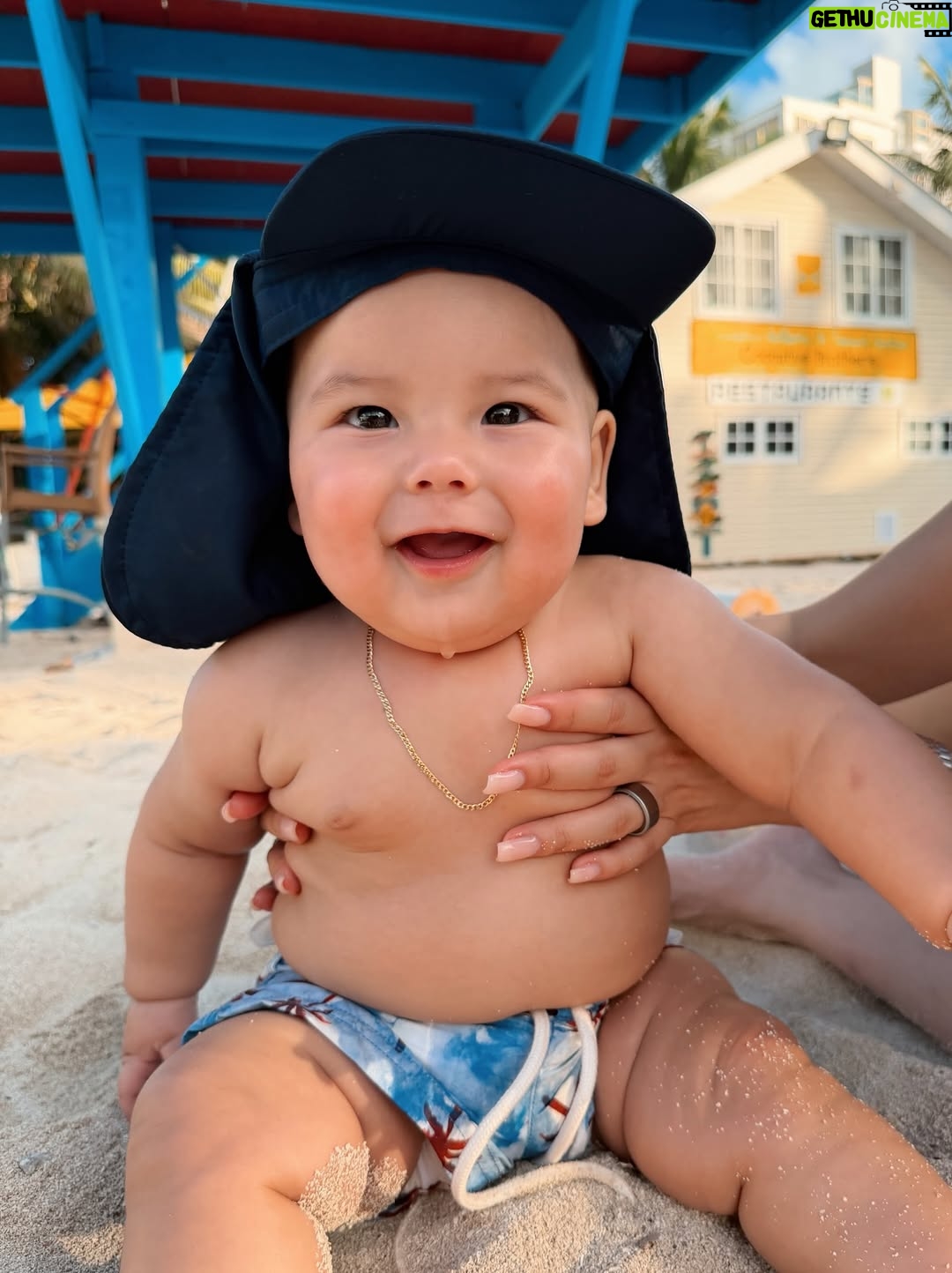 Aida Victoria Merlano - 1.8 Million Likes - Nuestras primeras vacaciones ❤️