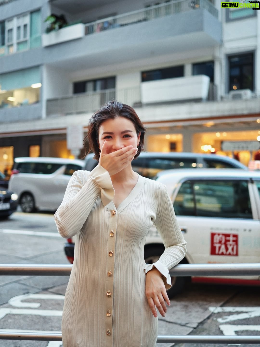 Aimee Chan - 26.2K Likes - Hi Sunday ! 🤗 What’s everyone up to today? 

 @selfportrait_hongkong #chill #fashion