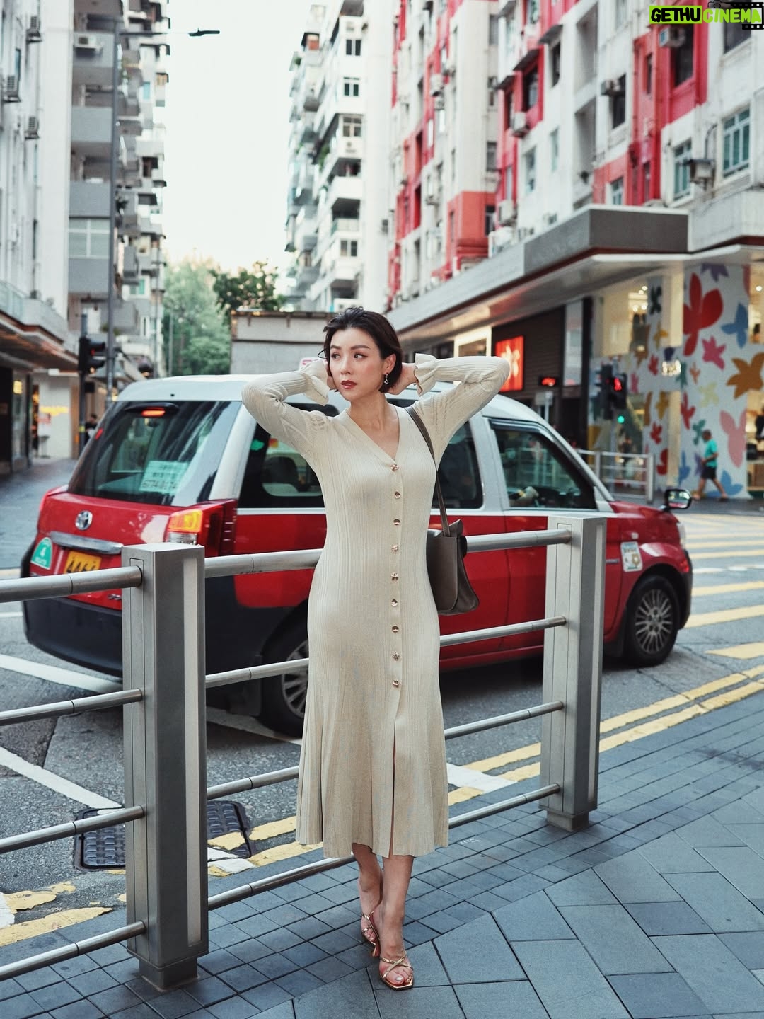 Aimee Chan - 26.2K Likes - Hi Sunday ! 🤗 What’s everyone up to today? 

 @selfportrait_hongkong #chill #fashion