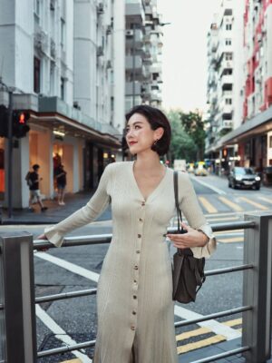 Aimee Chan Instagram - Hi Sunday ! 🤗 What’s everyone up to today? 

 @selfportrait_hongkong #chill #fashion