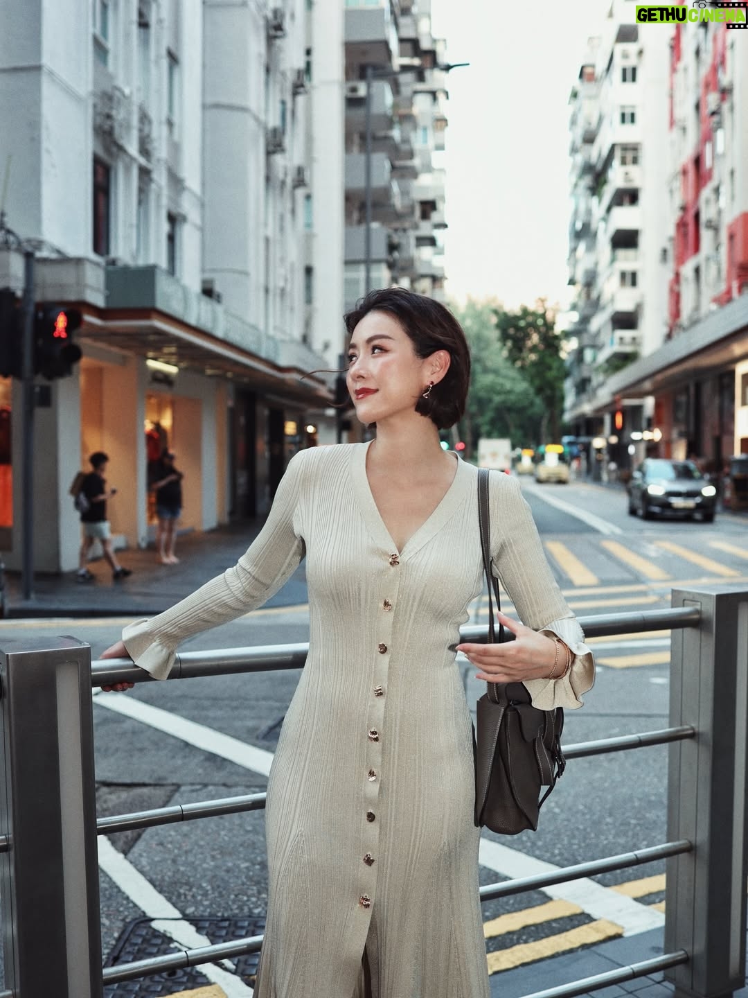 Aimee Chan - 26.2K Likes - Hi Sunday ! 🤗 What’s everyone up to today? 

 @selfportrait_hongkong #chill #fashion