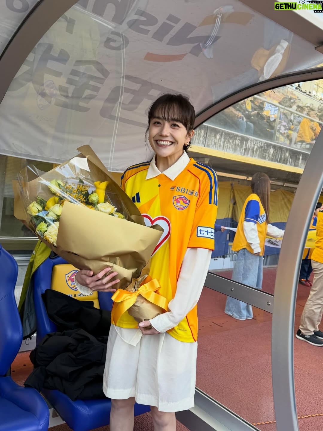 Airi Matsui - 25.1K Likes - ベガルタ仙台　いもくり佐太郎マッチデー
始球式参加させて頂きました⚽️

勝利！5連勝！！✨
嬉しいですね！

そしてユニフォームまで作って頂きました！！幸せだ☺️

久しぶりに生の試合観戦は楽しかったなぁ
れんじも頑張ってました！

次も勝てますように…！

応援するぞーー📣