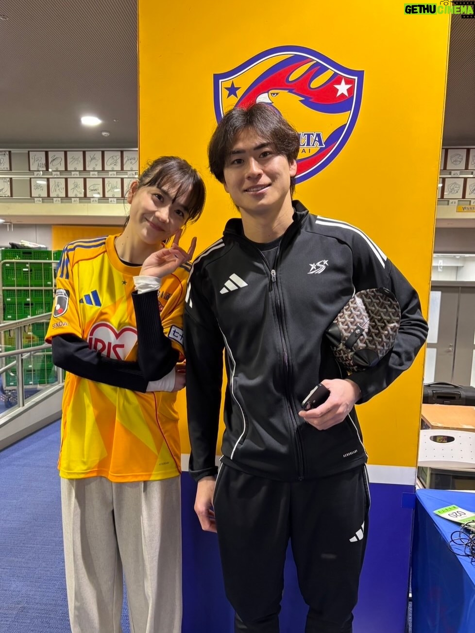Airi Matsui - 25.1K Likes - ベガルタ仙台　いもくり佐太郎マッチデー
始球式参加させて頂きました⚽️

勝利！5連勝！！✨
嬉しいですね！

そしてユニフォームまで作って頂きました！！幸せだ☺️

久しぶりに生の試合観戦は楽しかったなぁ
れんじも頑張ってました！

次も勝てますように…！

応援するぞーー📣