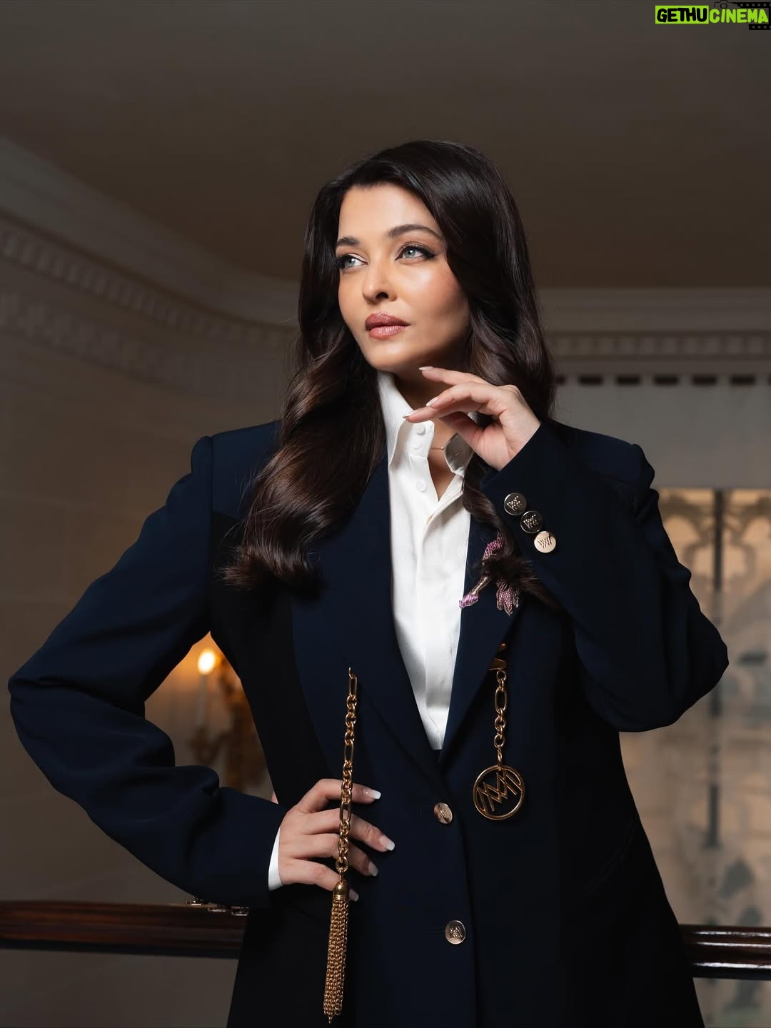 Aishwarya Rai - 1.5 Million Likes - ✨💖🧿✨
@manishmalhotra05 
@lorealparis 
#lorealparís