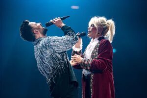 Ajda Pekkan Instagram - Canım Tarkan’ım,
Dün rüya gibi bir gece yaşadık ve yaşattın…
Hep birlikte geriye ne güzel bir anı bıraktık.
Müziğin, enerjin ve seyirciyle kurduğun o eşsiz bağ, geceyi bambaşka bir yere taşıdı.
Böyle büyülü bir geceyi birlikte paylaşabilmek ne büyük mutluluk ✨
Seni çooook seviyorum ❤️ 
📸 @yigit___eken @ardaaytan
Kostüm: @burcusedefofficial