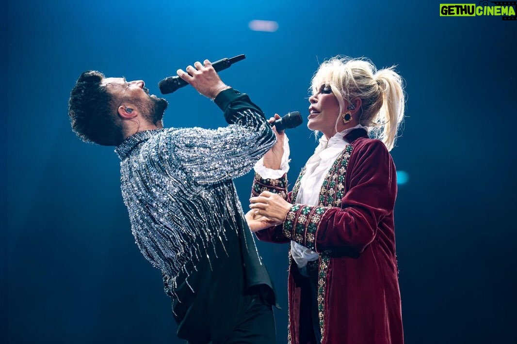 Ajda Pekkan - 52.5K Likes - Canım Tarkan’ım,
Dün rüya gibi bir gece yaşadık ve yaşattın…
Hep birlikte geriye ne güzel bir anı bıraktık.
Müziğin, enerjin ve seyirciyle kurduğun o eşsiz bağ, geceyi bambaşka bir yere taşıdı.
Böyle büyülü bir geceyi birlikte paylaşabilmek ne büyük mutluluk ✨
Seni çooook seviyorum ❤️ 
📸 @yigit___eken @ardaaytan
Kostüm: @burcusedefofficial