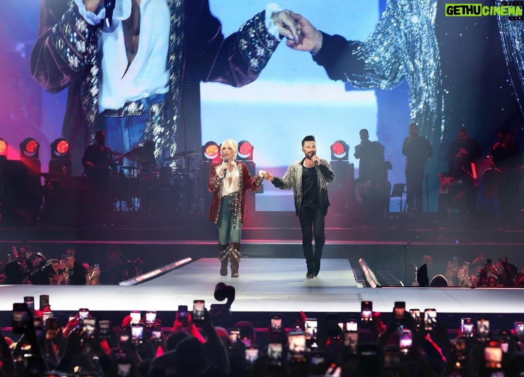 Ajda Pekkan - 52.5K Likes - Canım Tarkan’ım,
Dün rüya gibi bir gece yaşadık ve yaşattın…
Hep birlikte geriye ne güzel bir anı bıraktık.
Müziğin, enerjin ve seyirciyle kurduğun o eşsiz bağ, geceyi bambaşka bir yere taşıdı.
Böyle büyülü bir geceyi birlikte paylaşabilmek ne büyük mutluluk ✨
Seni çooook seviyorum ❤️ 
📸 @yigit___eken @ardaaytan
Kostüm: @burcusedefofficial