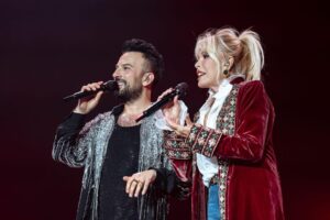 Ajda Pekkan Instagram - Canım Tarkan’ım,
Dün rüya gibi bir gece yaşadık ve yaşattın…
Hep birlikte geriye ne güzel bir anı bıraktık.
Müziğin, enerjin ve seyirciyle kurduğun o eşsiz bağ, geceyi bambaşka bir yere taşıdı.
Böyle büyülü bir geceyi birlikte paylaşabilmek ne büyük mutluluk ✨
Seni çooook seviyorum ❤️ 
📸 @yigit___eken @ardaaytan
Kostüm: @burcusedefofficial