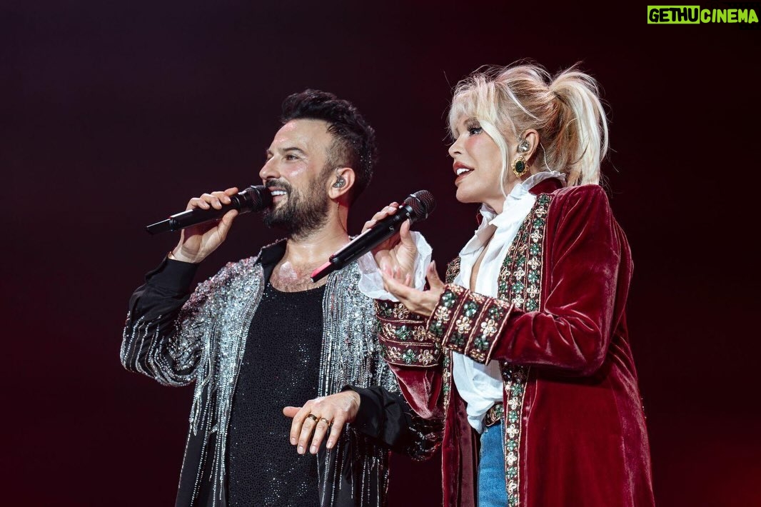 Ajda Pekkan - 52.5K Likes - Canım Tarkan’ım,
Dün rüya gibi bir gece yaşadık ve yaşattın…
Hep birlikte geriye ne güzel bir anı bıraktık.
Müziğin, enerjin ve seyirciyle kurduğun o eşsiz bağ, geceyi bambaşka bir yere taşıdı.
Böyle büyülü bir geceyi birlikte paylaşabilmek ne büyük mutluluk ✨
Seni çooook seviyorum ❤️ 
📸 @yigit___eken @ardaaytan
Kostüm: @burcusedefofficial
