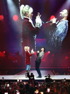Ajda Pekkan Instagram - Canım Tarkan’ım,
Dün rüya gibi bir gece yaşadık ve yaşattın…
Hep birlikte geriye ne güzel bir anı bıraktık.
Müziğin, enerjin ve seyirciyle kurduğun o eşsiz bağ, geceyi bambaşka bir yere taşıdı.
Böyle büyülü bir geceyi birlikte paylaşabilmek ne büyük mutluluk ✨
Seni çooook seviyorum ❤️ 
📸 @yigit___eken @ardaaytan
Kostüm: @burcusedefofficial