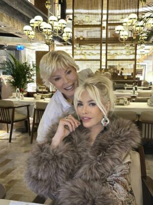 Ajda Pekkan Instagram - Kıymetlilerim, 
Doğum günümde paylaştığınız tüm içten mesajlarınız, aramalarınız ve güzel dilekleriniz için her birinize gönülden teşekkür ederim.
Enerjiniz, sıcaklığınız ve samimi duygularınız beni her zaman olduğu gibi  çok mutlu etti.
Varlığınız ve sevginiz benim için en değerli hediye.
Sİzleri çok seviyorum ✨🙏😘✨
Hepinizi sevgiyle kucaklıyorum❤️