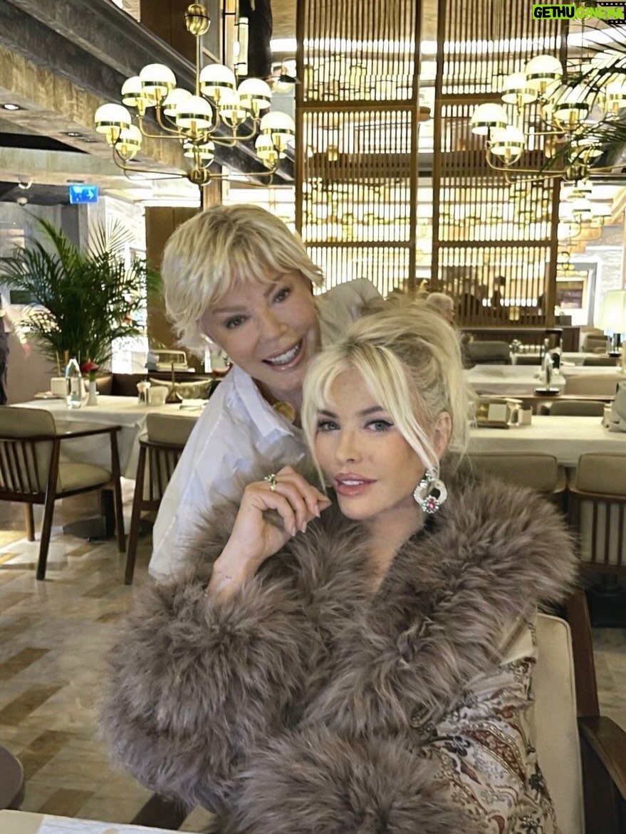 Ajda Pekkan - 69.9K Likes - Kıymetlilerim, 
Doğum günümde paylaştığınız tüm içten mesajlarınız, aramalarınız ve güzel dilekleriniz için her birinize gönülden teşekkür ederim.
Enerjiniz, sıcaklığınız ve samimi duygularınız beni her zaman olduğu gibi  çok mutlu etti.
Varlığınız ve sevginiz benim için en değerli hediye.
Sİzleri çok seviyorum ✨🙏😘✨
Hepinizi sevgiyle kucaklıyorum❤️