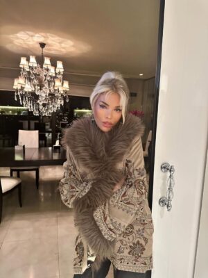 Ajda Pekkan Instagram - Kıymetlilerim, 
Doğum günümde paylaştığınız tüm içten mesajlarınız, aramalarınız ve güzel dilekleriniz için her birinize gönülden teşekkür ederim.
Enerjiniz, sıcaklığınız ve samimi duygularınız beni her zaman olduğu gibi  çok mutlu etti.
Varlığınız ve sevginiz benim için en değerli hediye.
Sİzleri çok seviyorum ✨🙏😘✨
Hepinizi sevgiyle kucaklıyorum❤️