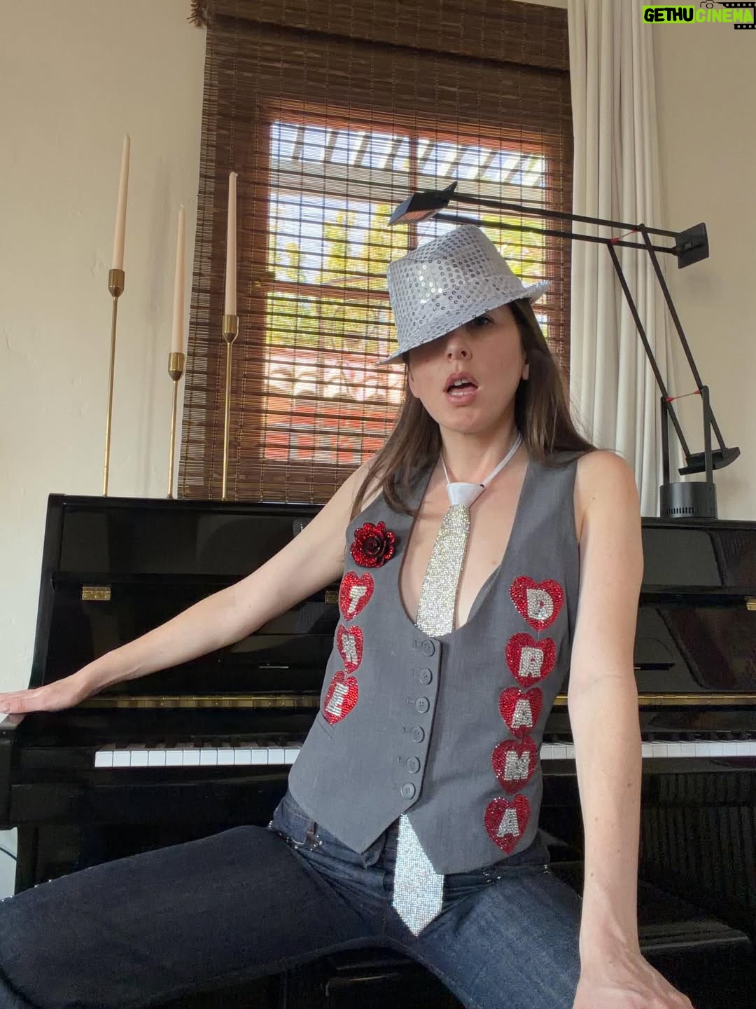 Alana Haim - 37.5K Likes - your new favorite wedding dj