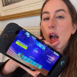Alana Haim Instagram - oui oui