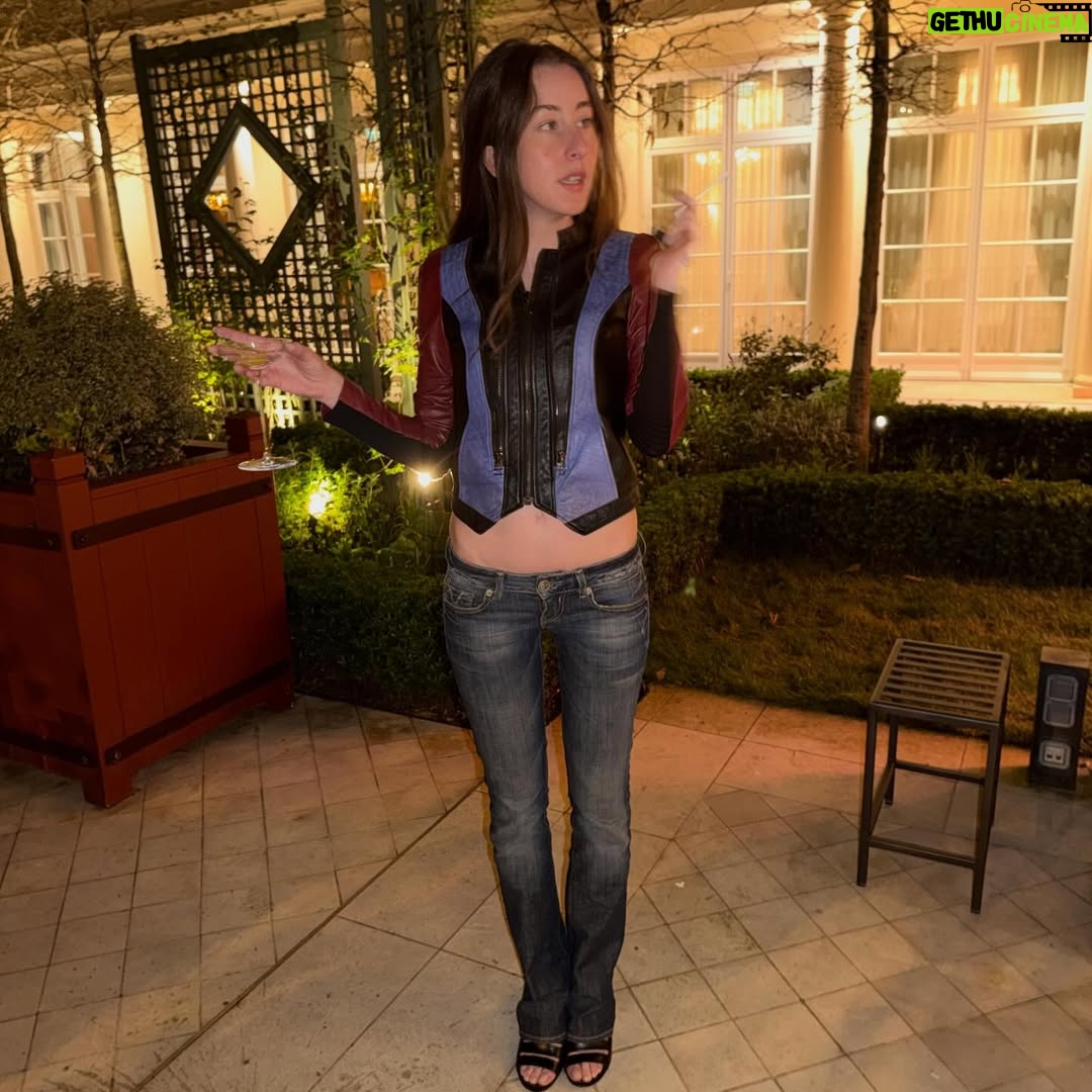 Alana Haim - 27.1K Likes - oui oui