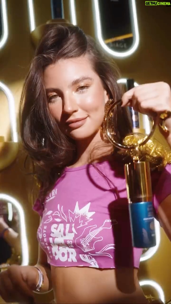 Alanis Guillen - 35.3K Likes - Direto do Carnaval de Salvador com Siàge Volume Imediato para os meus cabelos e Eudora Make Turbo intensificando minha maquiagem! 
@eudora 

#EudoraNoCamaroteSalvador
#CarnavalEudora #ChegaLaEBrilha