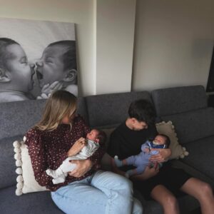 Alba Carrillo Instagram - Mío, tuyos, nuestros 😍👦🏻👶🏻👶🏻❤️ 

@estelagrande estoy muy orgullosa, amiga! Qué suerte tienen los bebés con una familia ( y amigos) que les quiere tanto! @juanitoiglesias
