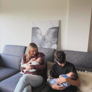 Alba Carrillo Instagram - Mío, tuyos, nuestros 😍👦🏻👶🏻👶🏻❤️ 

@estelagrande estoy muy orgullosa, amiga! Qué suerte tienen los bebés con una familia ( y amigos) que les quiere tanto! @juanitoiglesias