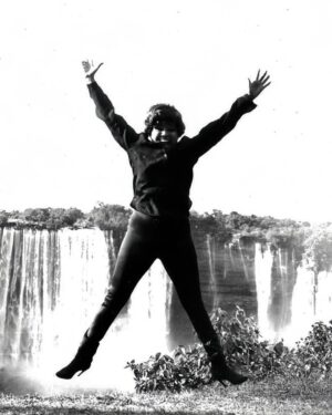 Alcione Instagram - A primeira vez que a Marrom esteve em Angola foi em 1980! Nesses 46 anos, inúmeras viagens à terra que, como ela mesmo fala: “é uma volta para casa”! 

Arraste para o lado e confira registros históricos das primeiras visitas dela à Luanda, Ilha do Mussulo e Malange! (Equipe)

06/03 Tenda CCBB | Luanda/Angola (esgotado)
07/03 Tenda CCBB | Luanda/Angola (data extra)