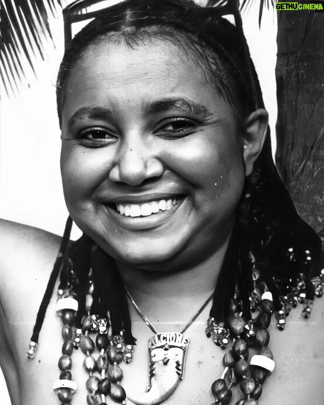Alcione - 86.6K Likes - A primeira vez que a Marrom esteve em Angola foi em 1980! Nesses 46 anos, inúmeras viagens à terra que, como ela mesmo fala: “é uma volta para casa”! 

Arraste para o lado e confira registros históricos das primeiras visitas dela à Luanda, Ilha do Mussulo e Malange! (Equipe)

06/03 Tenda CCBB | Luanda/Angola (esgotado)
07/03 Tenda CCBB | Luanda/Angola (data extra)