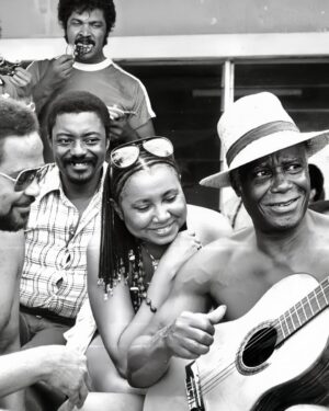 Alcione Instagram - A primeira vez que a Marrom esteve em Angola foi em 1980! Nesses 46 anos, inúmeras viagens à terra que, como ela mesmo fala: “é uma volta para casa”! 

Arraste para o lado e confira registros históricos das primeiras visitas dela à Luanda, Ilha do Mussulo e Malange! (Equipe)

06/03 Tenda CCBB | Luanda/Angola (esgotado)
07/03 Tenda CCBB | Luanda/Angola (data extra)