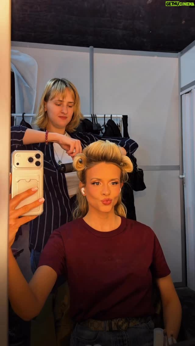 Aleksandra Vorobyova - 3 Likes - «ДОстояние РЕспублики», выпуск посвящен группе «Блестящие», где я исполнила свою версию песни «Где же ты, где». Очень надеюсь на то, что смогу выпустить в мир эту версию, чтобы попасть в душу каждого слушателя