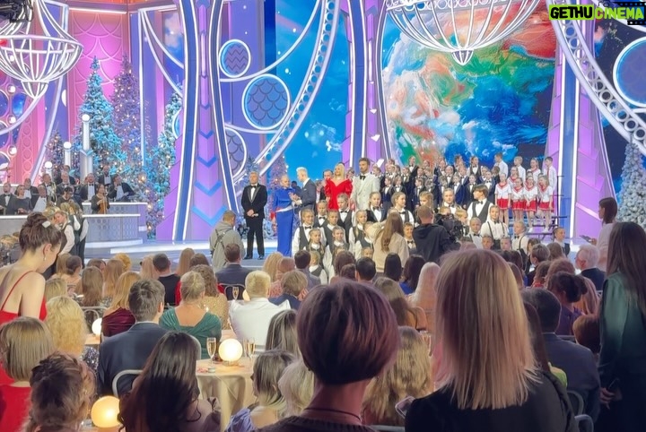 Aleksandra Vorobyova - 3 Likes - Магия закулисья✨❤️ со съёмок «Голубого огонька-2026» на @tvrussia 
Волшебного Нового года, мои дорогие!