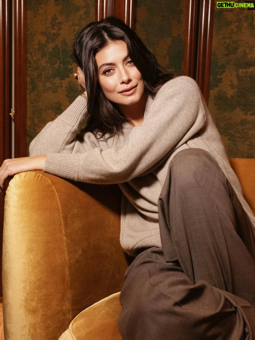 Alessandra Mastronardi - 40.2K Likes - Clean lines, natural shades 

@falconeriofficial #falconeri #undyedcashmere #purecashmere #adv 

Ph: @milli_madeleine 
Location: @orientexpresslaminerva 
Hair and makeup: @manola_spaziani_mua