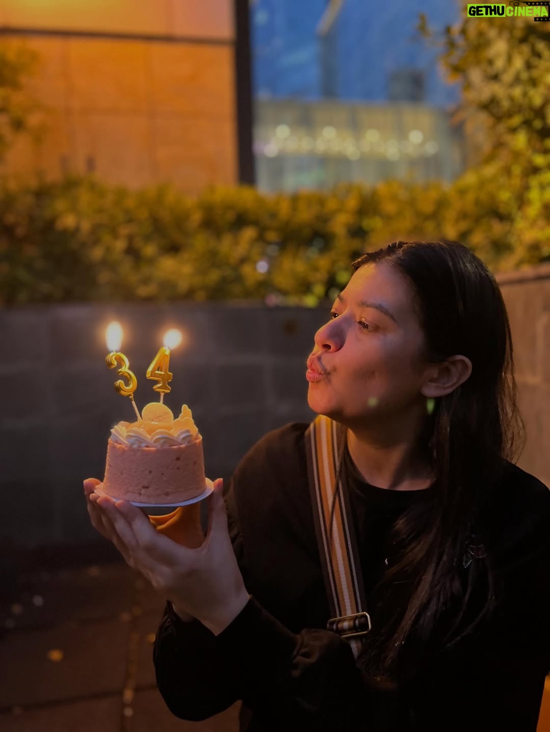 Alessandra de Rossi - 18.8K Likes - Happy happy birthday @assuntaledesma!!! ❣️💯❣️ please enjoy your cake na gawa sa castor oil from @lafortunaessentials 👯 we love you!!