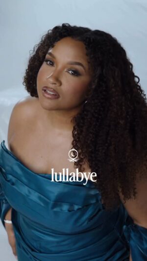 Alex Isley Instagram - Unlocking new characters, starting w teal-mermaid-goddess eowww🧜🏽♀️💅🏾
•
Sweetest Lullabye is out now everywhere 🌙