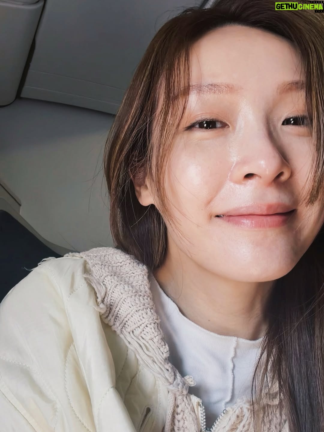 Ali Lee - 30.4K Likes - 最近有點頻撲，
專注於頻撲、也專注於處理事情，
假若生活有太多無可避免、
假若人生都需要一一體驗，
嘗試發願，
把可以及有能力做的事專注做好，
讓它流動、隨它轉化，
盡人事、
也是在修行。

#ALife