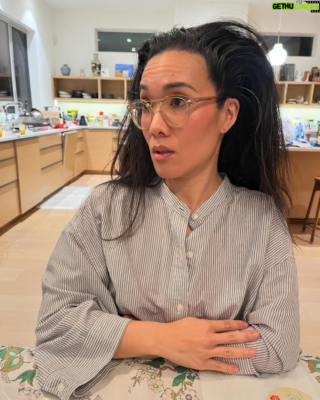 Ali Wong - 34K Likes - 🙏 @grammys for the nomination 💚

Makeup @anthonyhnguyenmakeup 
Hair @claytonhawkins 
Styling @taraswennen 
Lewk @viviennewestwood @brandonblackwoodnyc @nicoleromanonyc @hanut101