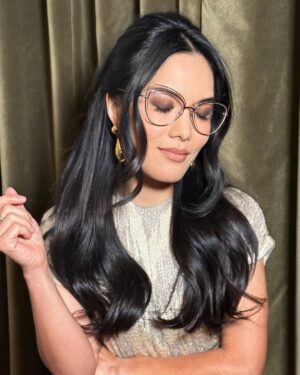 Ali Wong Instagram - BEEF 🥩 🏆 
Hair: @claytonhawkins 
Makeup: @danielmartin 
Styling: @taraswennen 
👗 🙏 @dior 
Photo: S1 @thegotham S2 and S3 @claytonhawkins