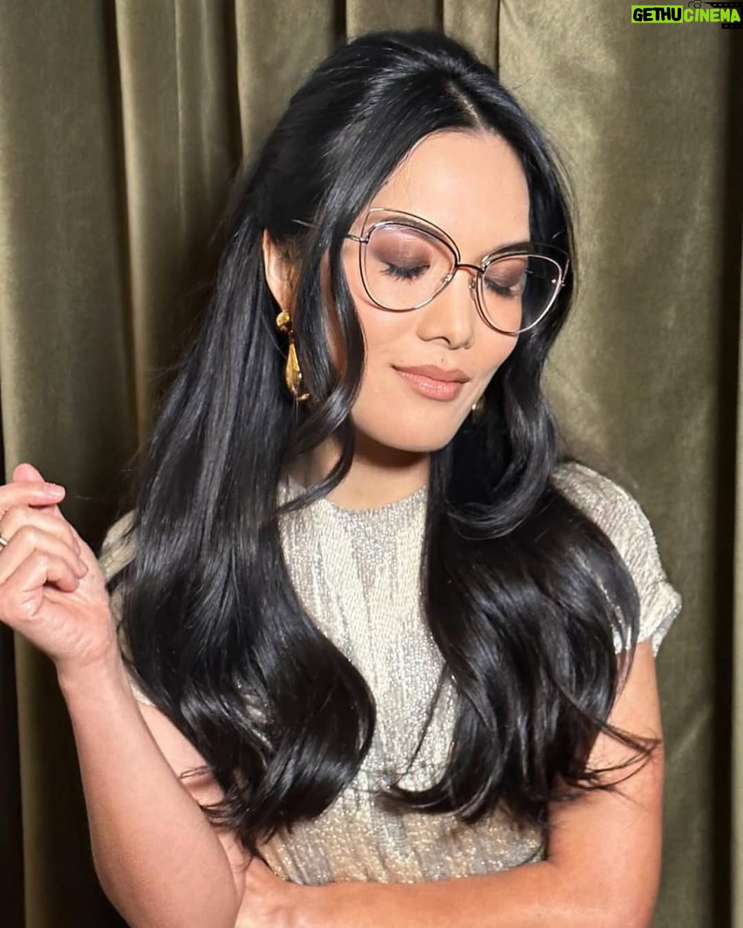 Ali Wong - 38.1K Likes - BEEF 🥩 🏆 
Hair: @claytonhawkins 
Makeup: @danielmartin 
Styling: @taraswennen 
👗 🙏 @dior 
Photo: S1 @thegotham S2 and S3 @claytonhawkins