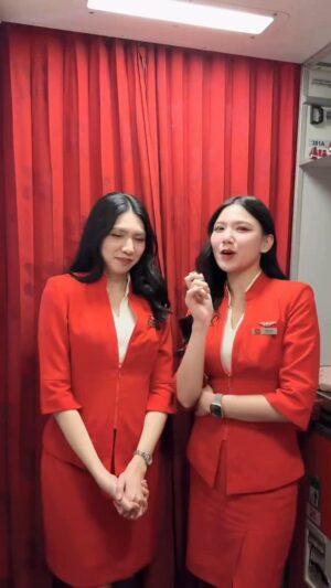 Alice Arisara Taveemunputtakarn Instagram - กลับมาแล้ววว😛
#cabincrew #cabincrewlife #airasia #thaiairasia #mconboard
