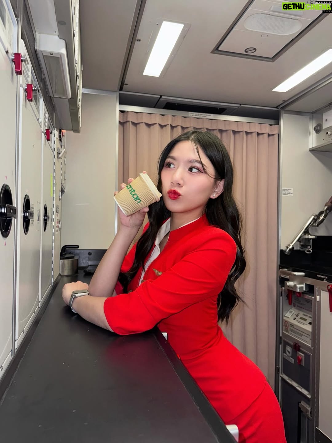 Alice Arisara Taveemunputtakarn - 3.1K Likes - ใส่ชุดแดงแล้วได้อั่งเปามั้ย😛🧧