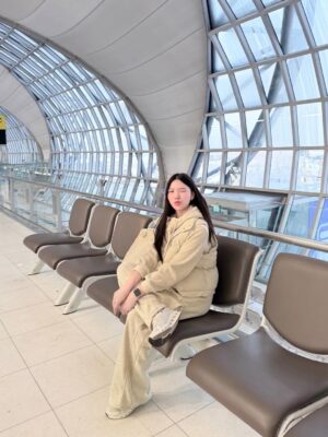 Alice Arisara Taveemunputtakarn Instagram - Barcelona us calling… 🇪🇸✈️