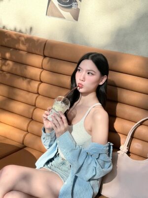 Alice Arisara Taveemunputtakarn Instagram - 🦋🌼