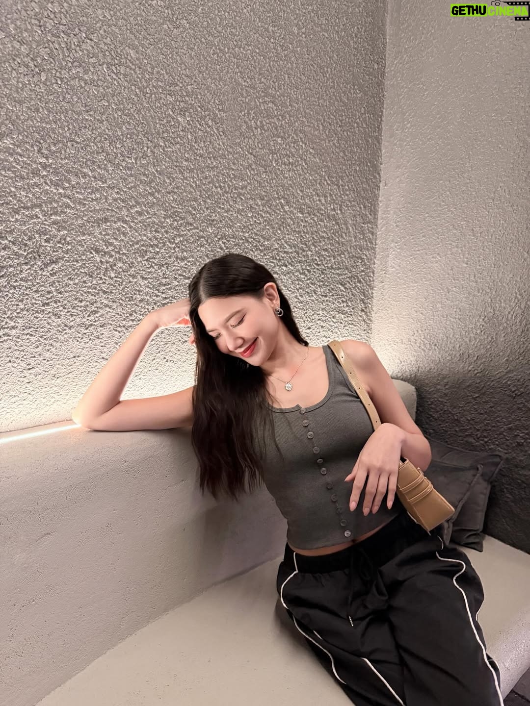 Alice Arisara Taveemunputtakarn - 1.4K Likes - หน้าหวานเป็นให้ไม่ได้
ชอบหน้าเหวี่ยงแทนได้ปะ🤨