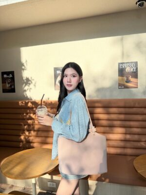 Alice Arisara Taveemunputtakarn Instagram - 🦋🌼