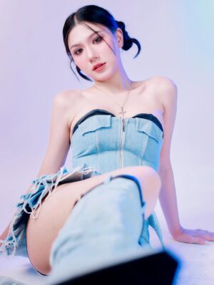 Alice Arisara Taveemunputtakarn Instagram - 👾🎧🦋🩶
