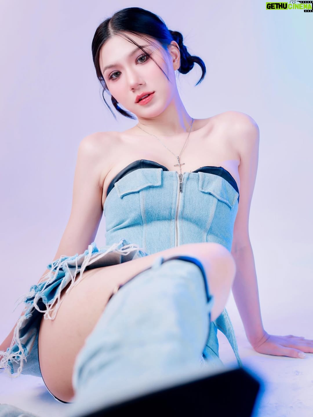 Alice Arisara Taveemunputtakarn - 1.6K Likes - 👾🎧🦋🩶